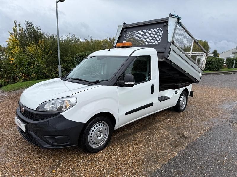White Used 2017 Fiat Doblò MPV | £6,550 (A bit pricey) - Image 1/4