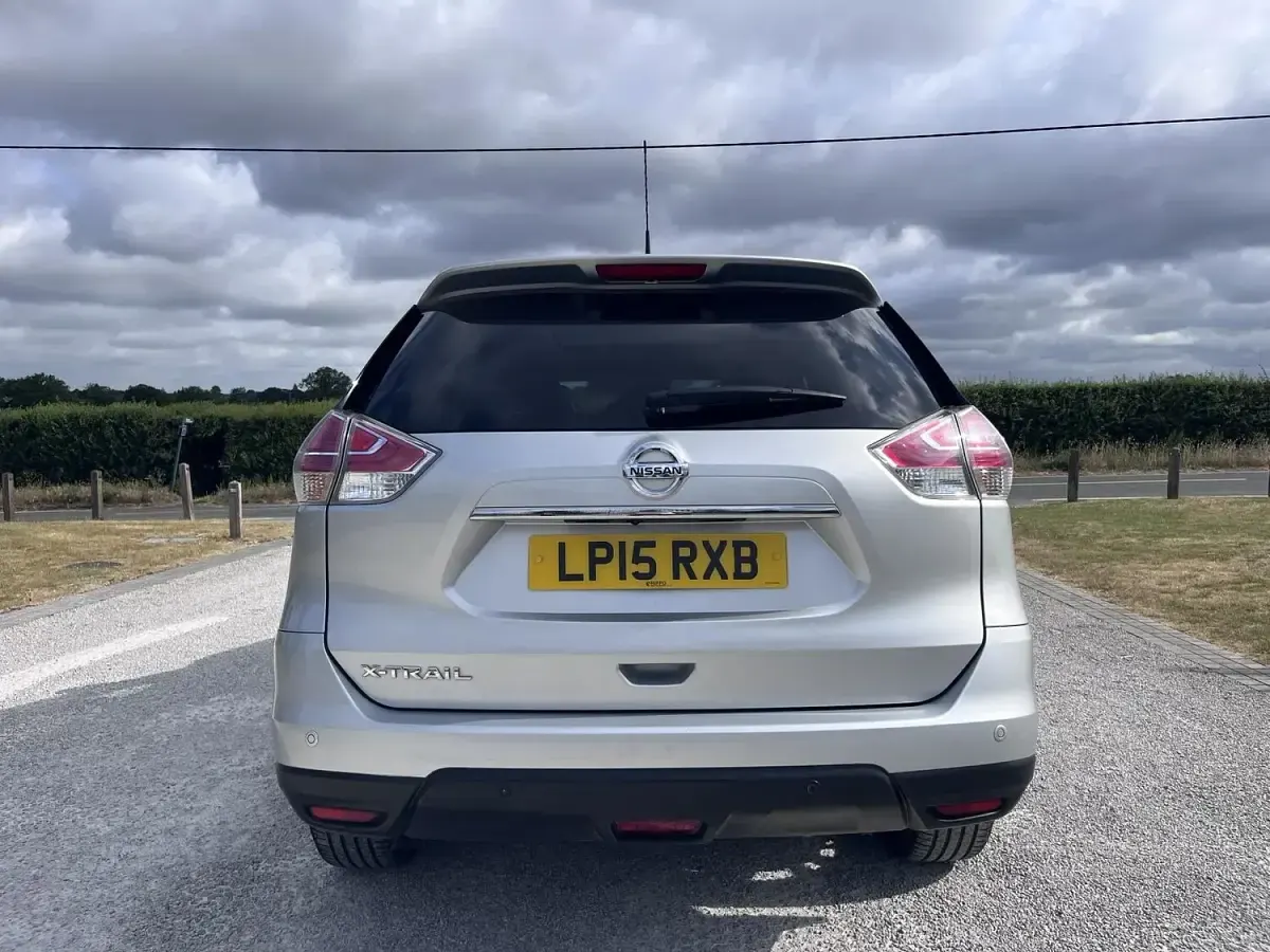Used Nissan X-Trail Tekna 128 HP (94 kW) 2015 Silver SUV