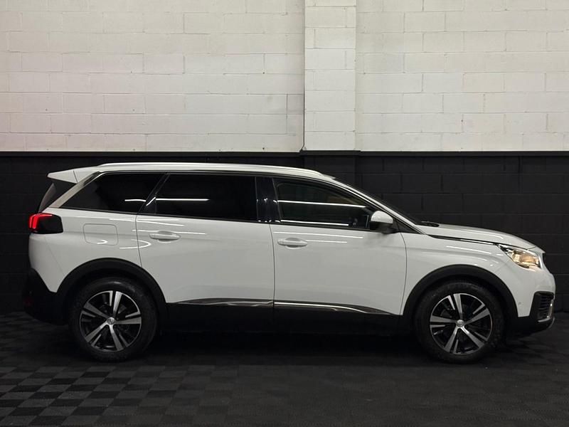 Used Peugeot 5008 Allure 130 HP (95 kW) 2019 White Hatchback