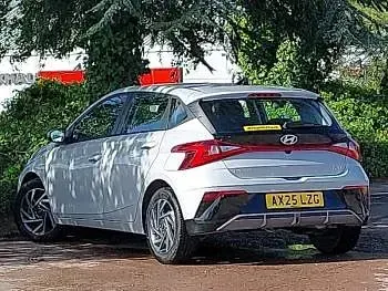 Used Hyundai i20 Advanced 100 HP (73 kW) 2025 Grey Hatchback