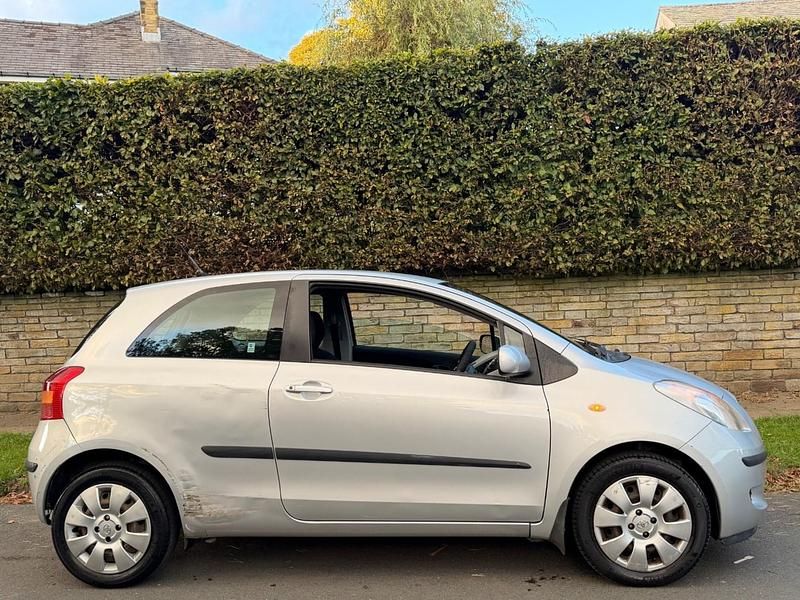 Used Toyota Yaris T3 67 HP (49 kW) 2006 Silver Hatchback
