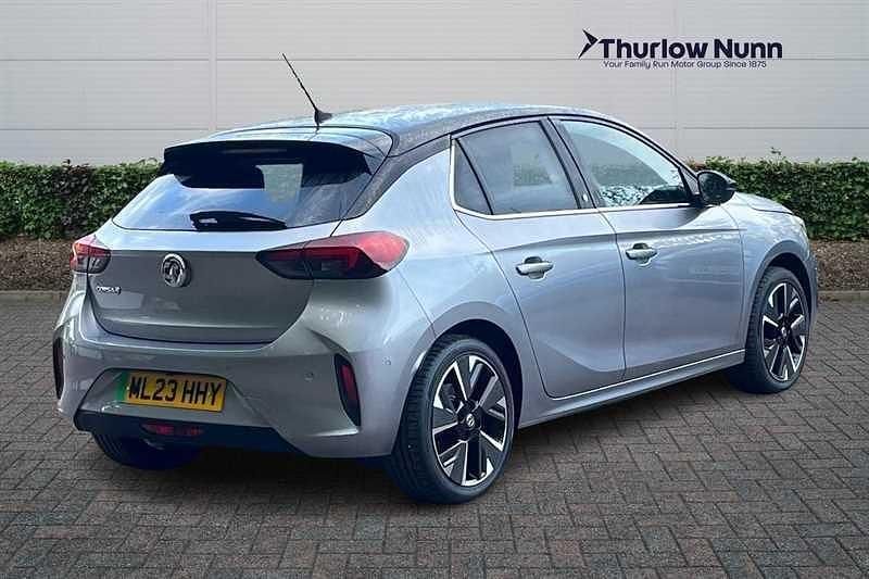 Begagnad Vauxhall Corsa-e Ultimate 100 kW (136 HK) 2023 Grå Halvkombi