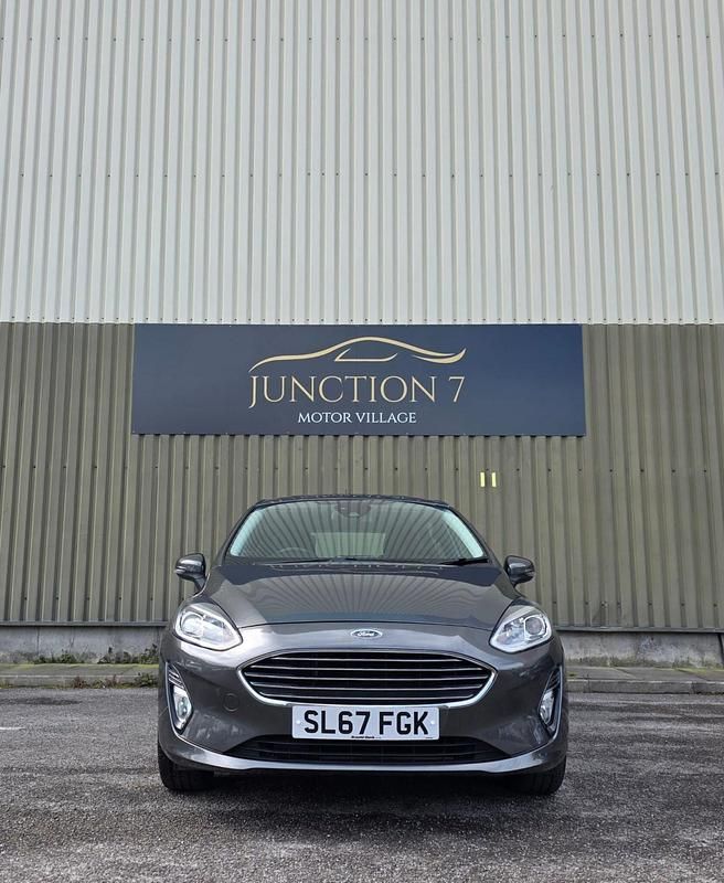 Used Ford Fiesta Zetec 70 HP (51 kW) 2018 Grey Hatchback