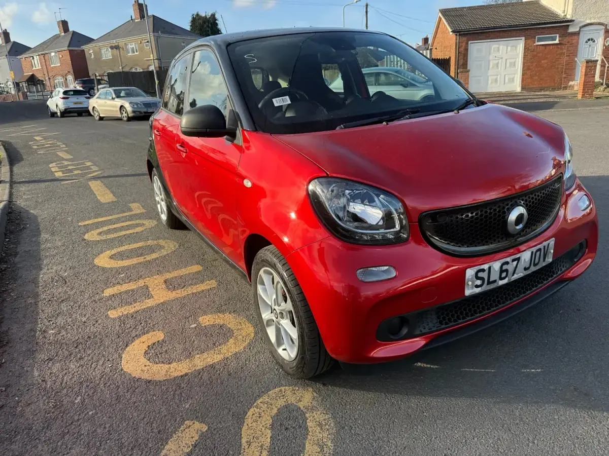Used Smart ForFour Passion 71 HP (52 kW) 2017 Black Hatchback