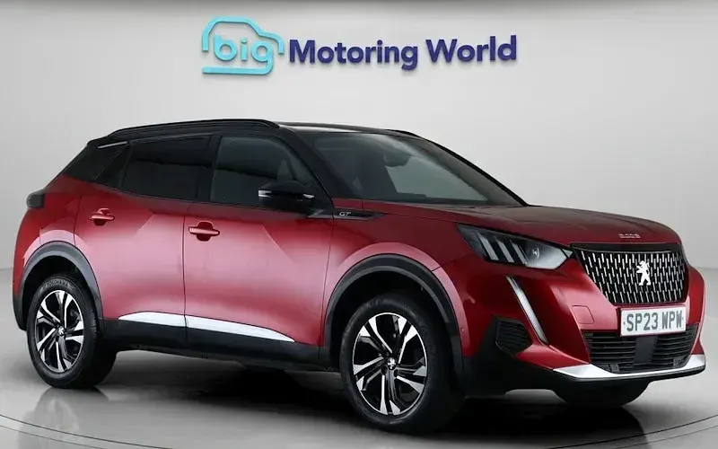 Usado Peugeot 2008 GT 131 HP (96 kW) 2023 SUV