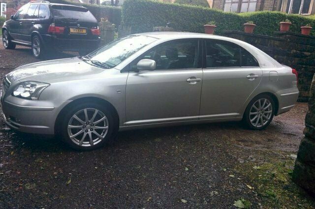Used 2003 Toyota Avensis Hatchback | £1,495 (Fair price) - Image 1/4
