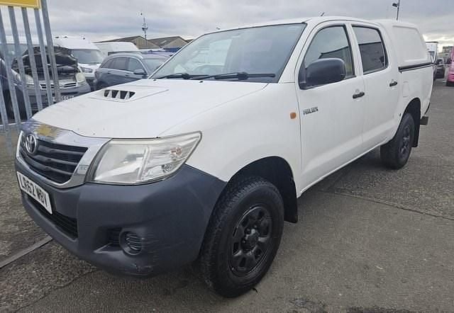 Used Toyota HiLux 144 HP (105 kW) 2012 White Pickup