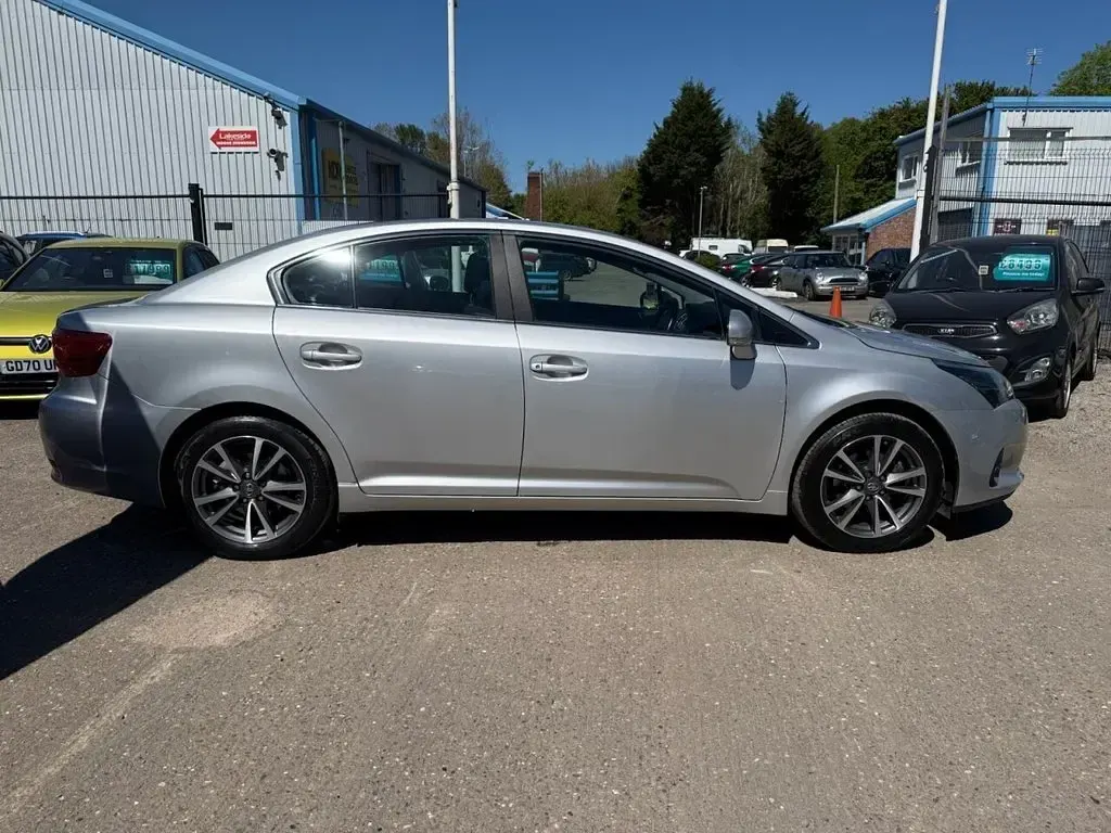 Used Toyota Avensis Business Edition 147 HP (108 kW) 2014 Silver Sedan