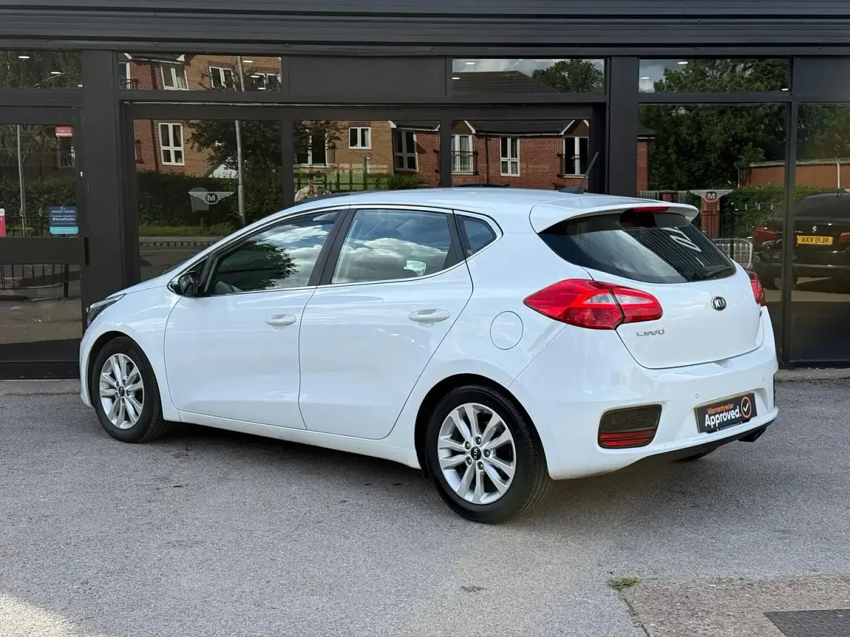 Used Kia Ceed 136 HP (100 kW) 2016 White Hatchback