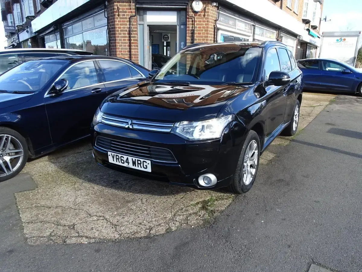 Used Mitsubishi Outlander P-HEV 2014 Black Estate