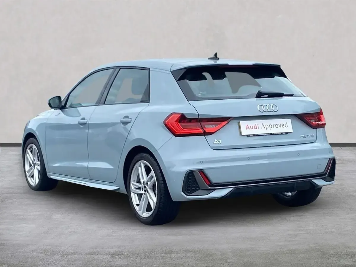 Begagnad Audi A1 Sportback S-Line 150 HK (110 kW) 2023 Grå Halvkombi