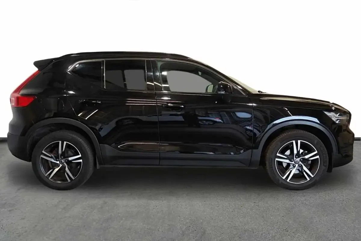 Used Volvo XC40 R-Design 163 HP (119 kW) 2022 SUV