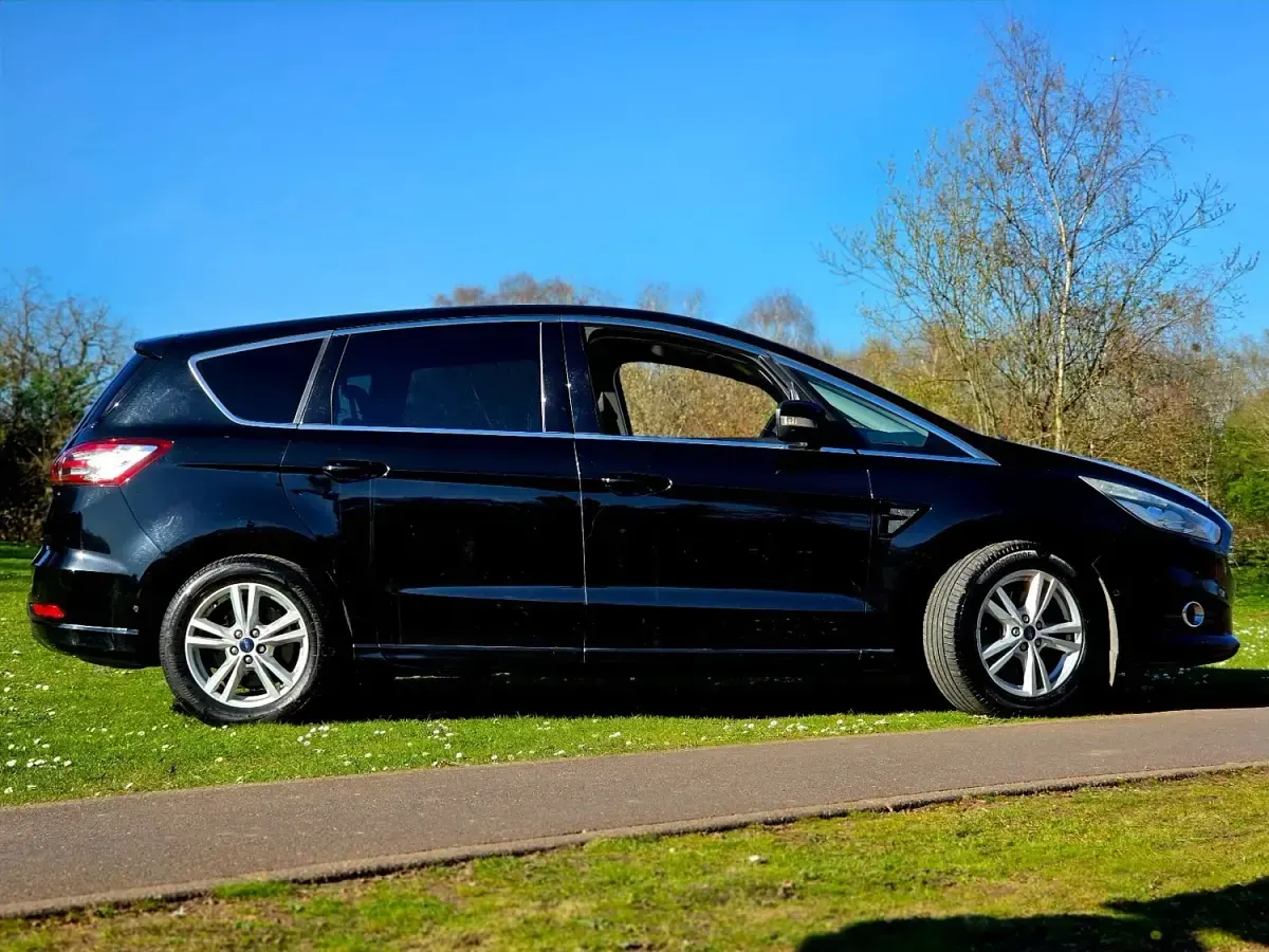 Begagnad Ford S-MAX Titanium 2018 Svart Minibuss