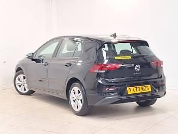 Second-hand VW Golf VIII Life 115 CP (84 kW) 2021 Negru Hatchback