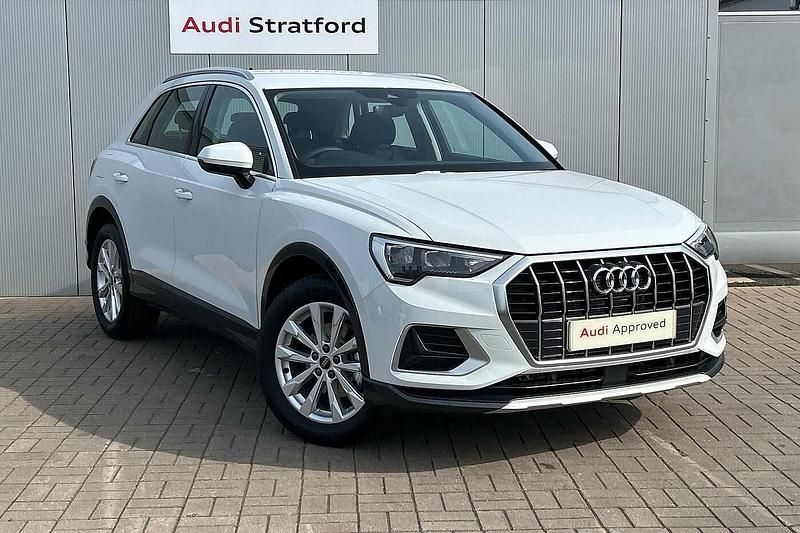 Glacier white metallic Used 2025 Audi Q3 Sport SUV | £33,950 (Fair price) - Image 1/4