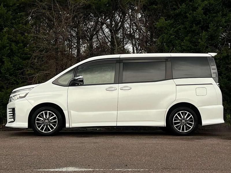 Used Toyota Voxy 2014 White MPV