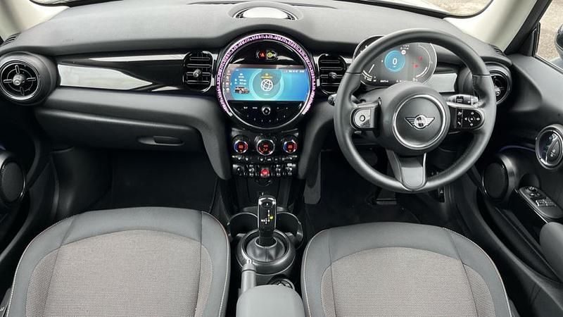 Used Mini Cooper Classic 134 HP (98 kW) 2023 Silver Hatchback