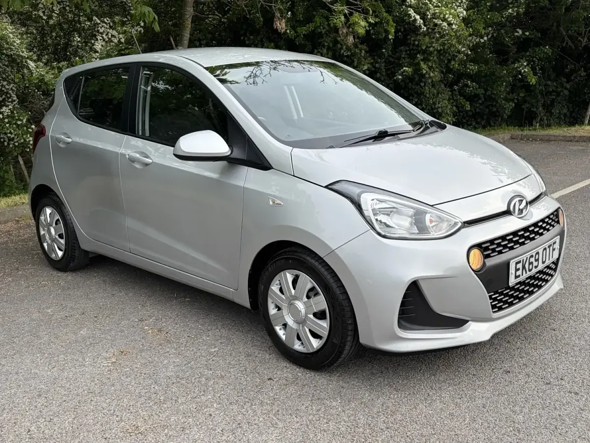 Używany Hyundai i10 SE 66 KM (48 kW) 2019 Srebrny Hatchback