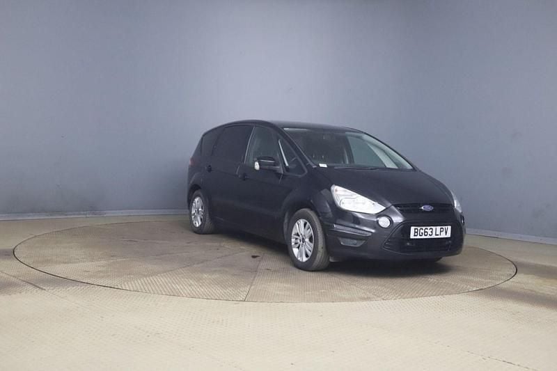 Black Used 2013 Ford S-MAX Zetec MPV | £4,275 (Good price) - Image 1/4