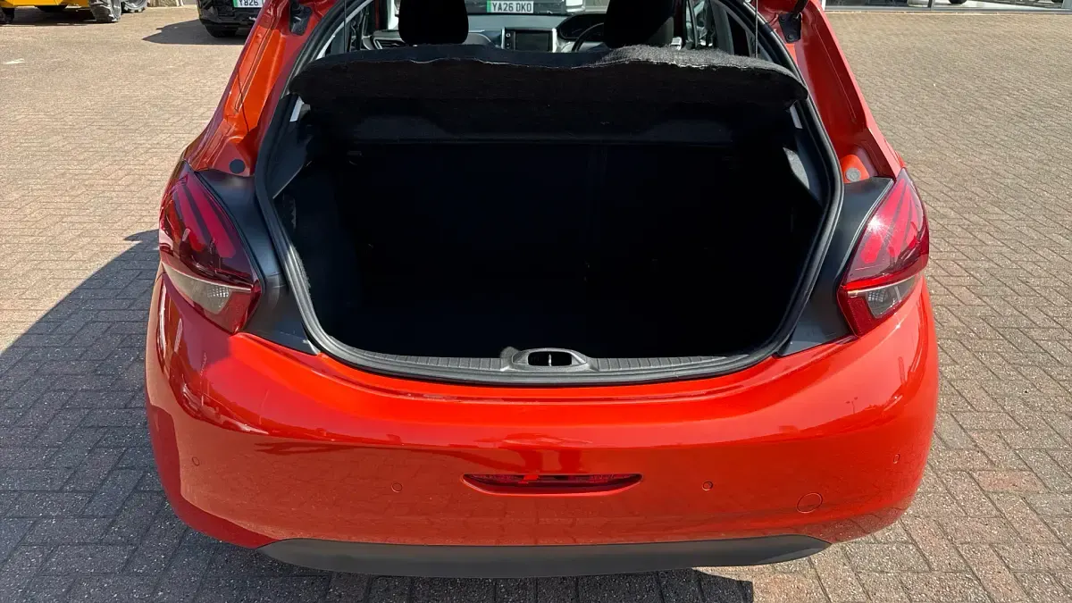 Used Peugeot 208 Allure 82 HP (60 kW) 2018 Orange Hatchback