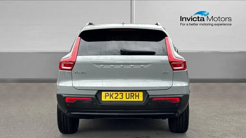 Usado Volvo XC40 Plus 163 HP (119 kW) 2023 Cinzento SUV