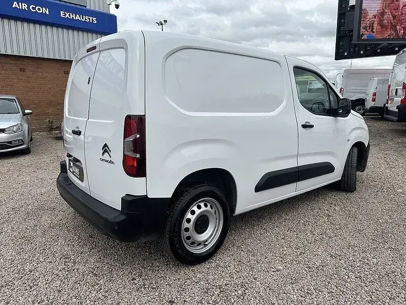 Used Citroën Berlingo 100 HP (73 kW) 2023 White MPV