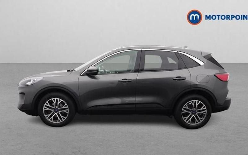 Usado Ford Kuga Titanium 150 CV (110 kW) 2023 Gris SUV