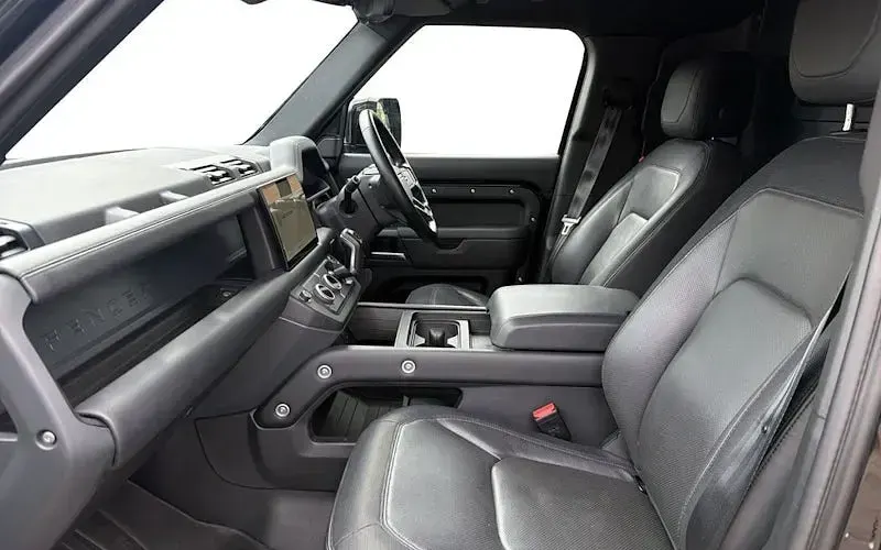 Used Land Rover Defender HSE Dynamic 300 HP (220 kW) 2023 SUV