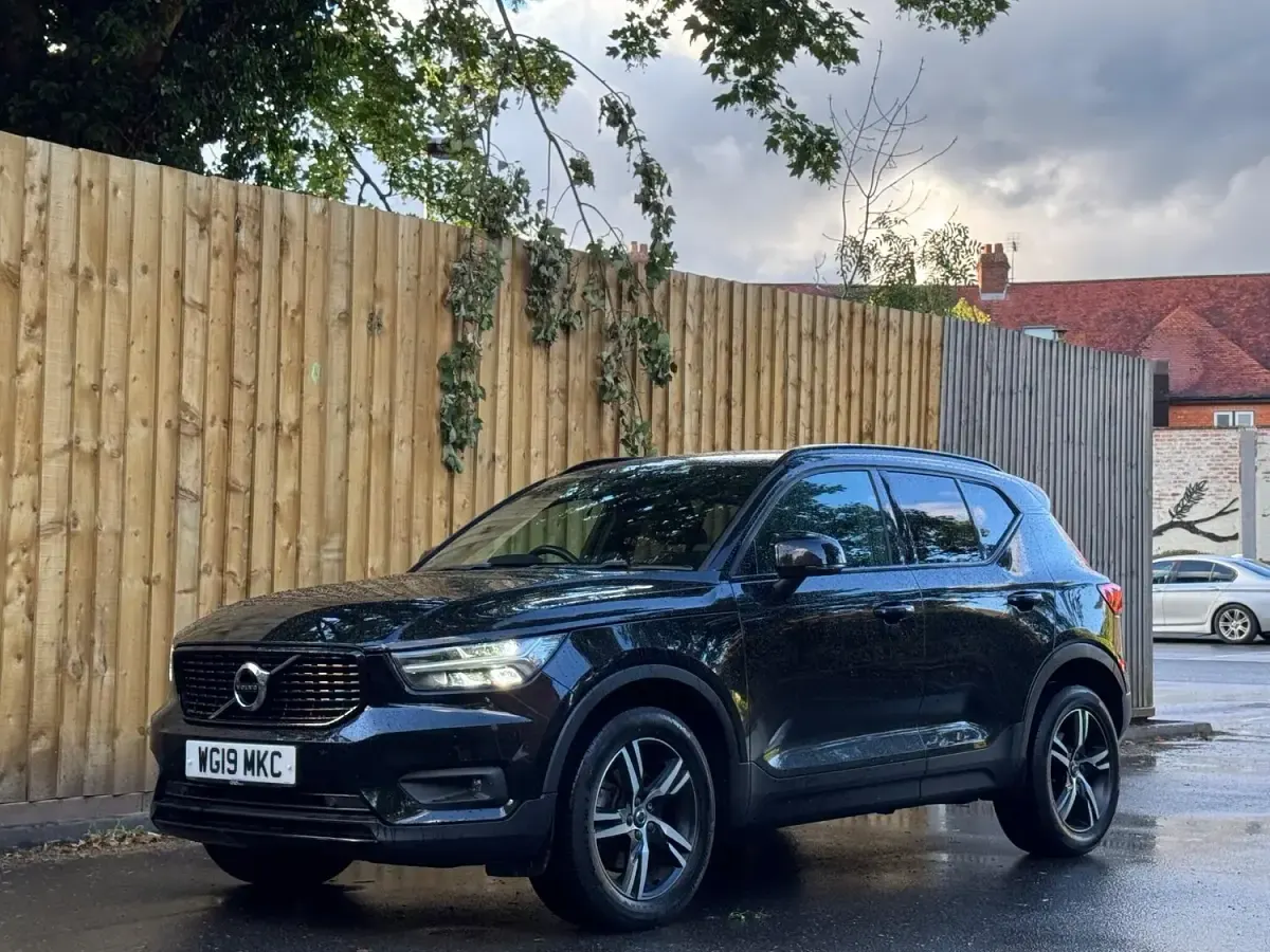 Used Volvo XC40 R-Design 2019 Black SUV