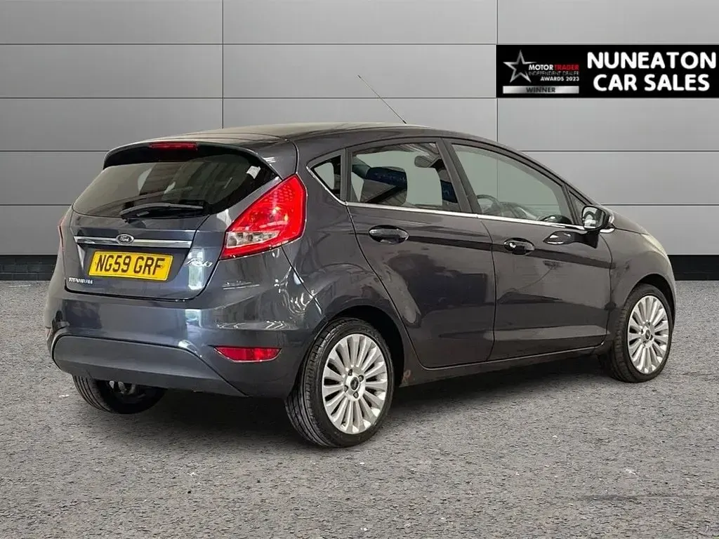 Used Ford Fiesta Titanium 94 HP (69 kW) 2010 Grey Hatchback