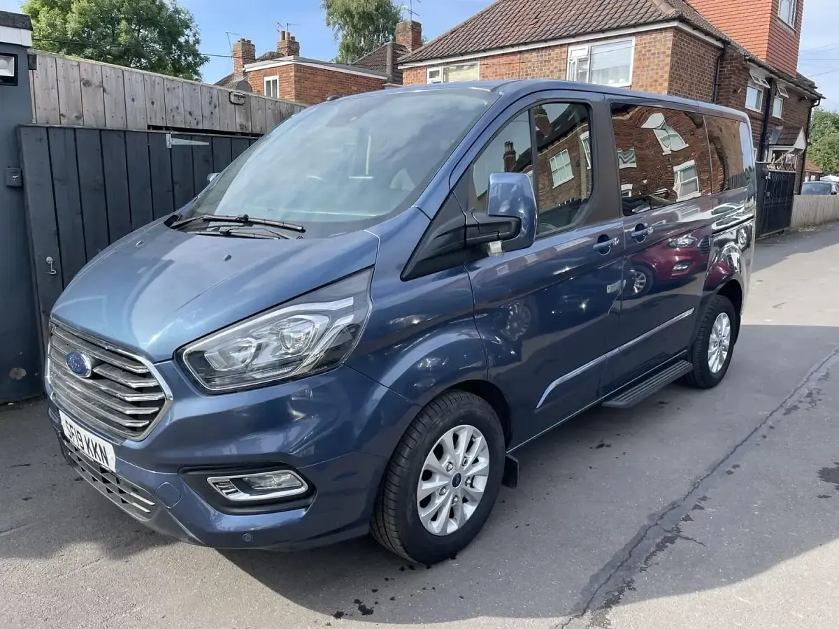 Used Ford Tourneo Titanium 130 HP (95 kW) 2019 Blue MPV