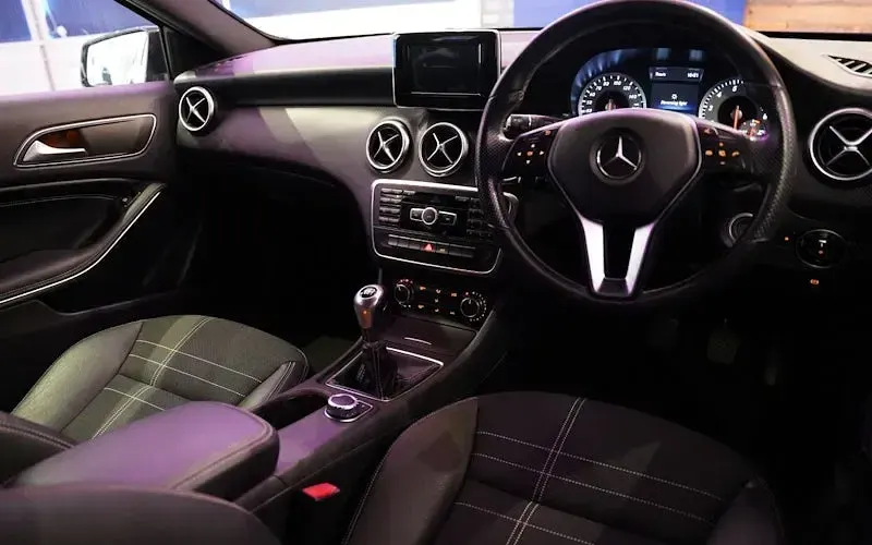 Used Mercedes A180 122 HP (89 kW) 2014 Purple Hatchback