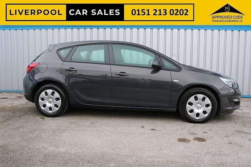 Used Vauxhall Astra 95 HP (69 kW) 2014 Grey Hatchback