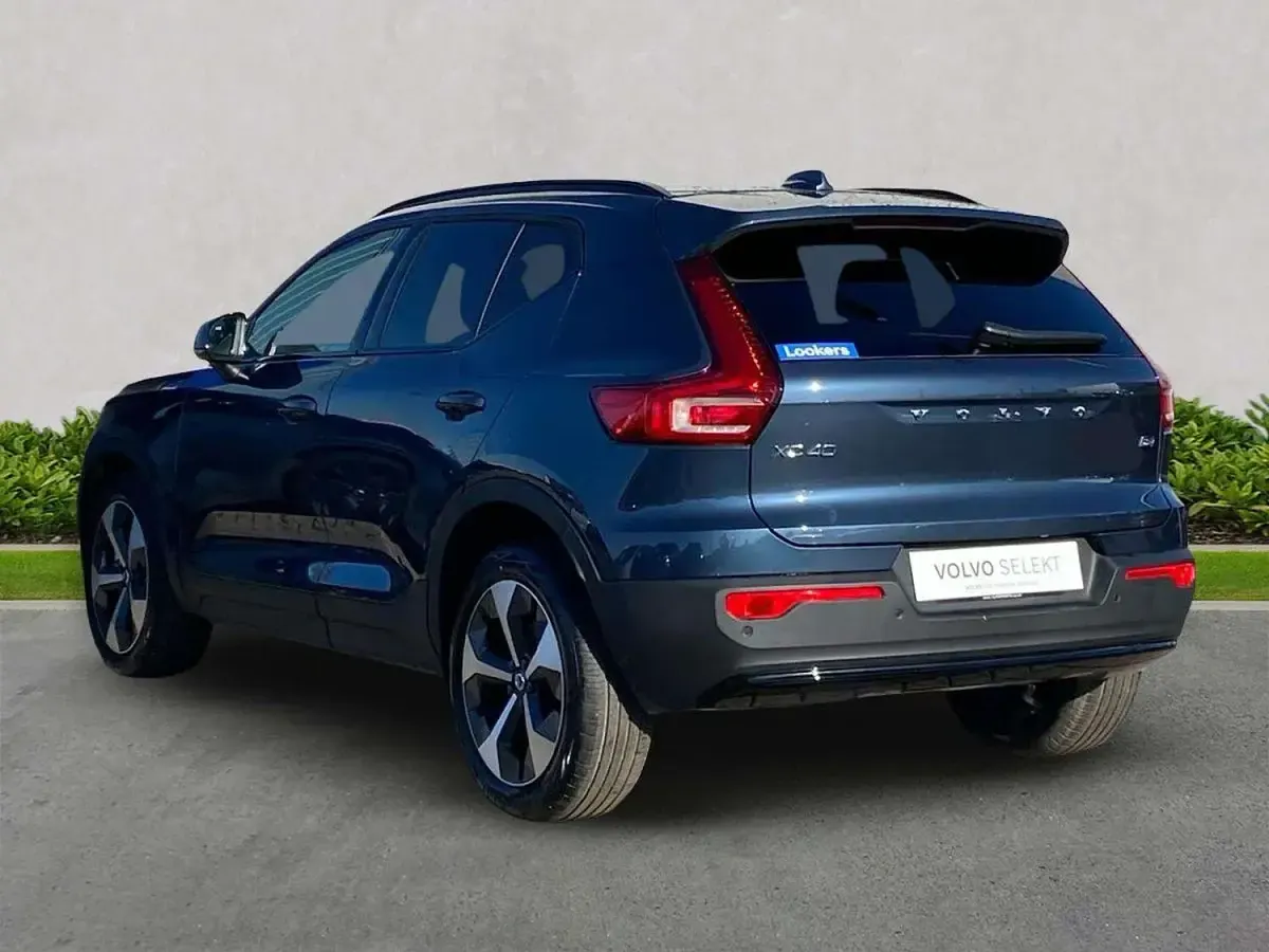 New Volvo XC40 Plus 2026 Blue SUV