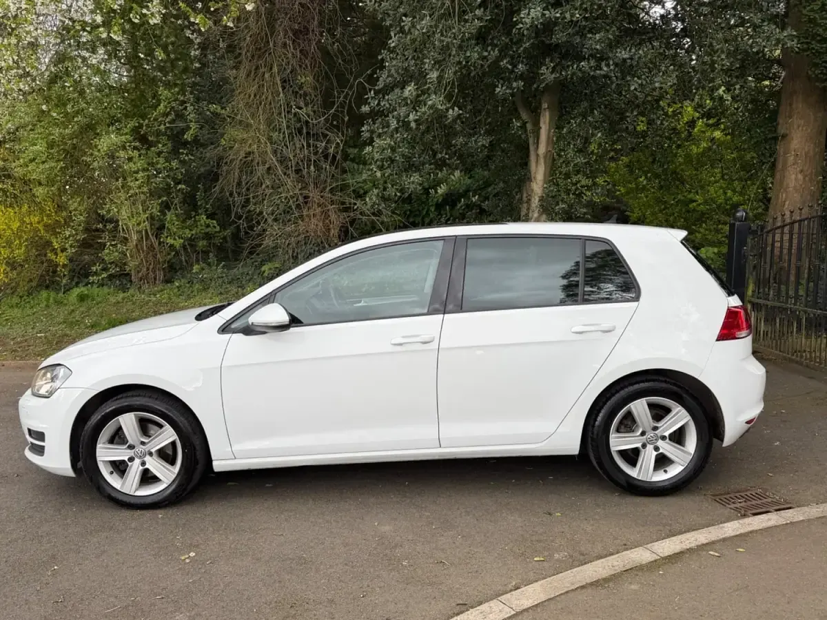 Begagnad VW Golf VII Edition 125 HK (91 kW) 2016 Vit Halvkombi