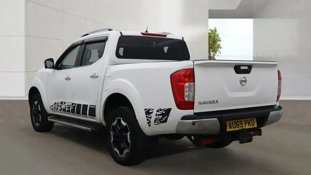 Used Nissan Navara Tekna 2019 White Pickup