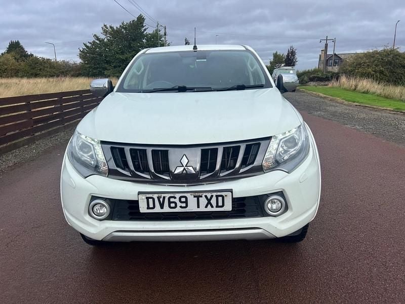 White Used 2019 Mitsubishi L200 Pickup | £9,750 (Good price) - Image 1/4