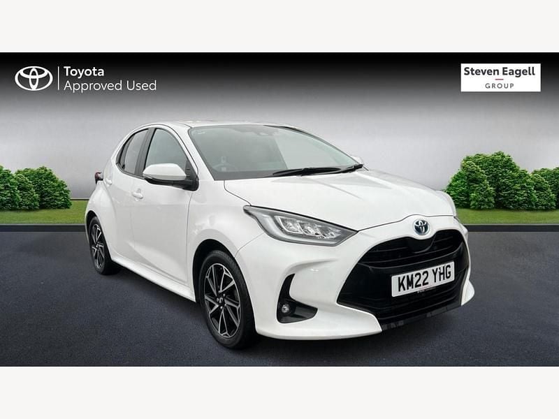 Used Toyota Yaris Hybrid Design 2022 White Hatchback