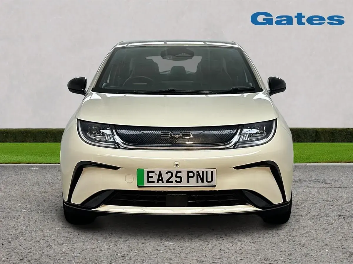 Używany BYD Dolphin Boost 130 kW (177 KM) 2025 Biały Hatchback