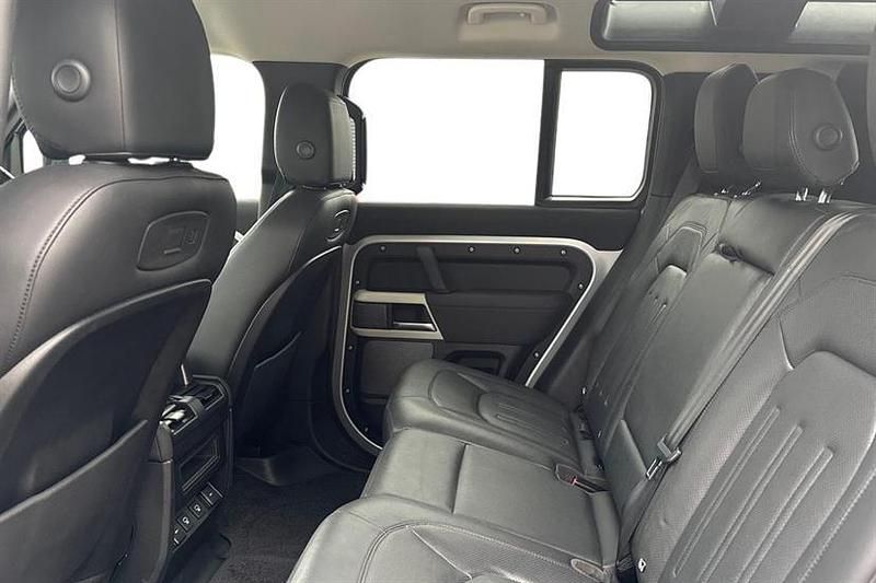 Used Land Rover Defender First Edition 250 HP (183 kW) 2021 Hakuba silver SUV