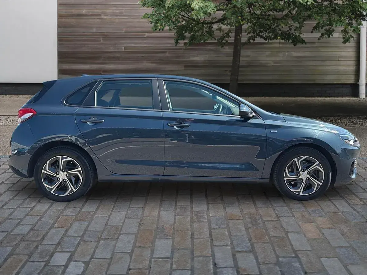 Used Hyundai i30 SE 120 HP (88 kW) 2022 Blue Hatchback