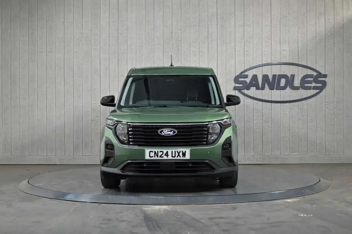 Used Ford Courier Limited 123 HP (90 kW) 2024 Green MPV