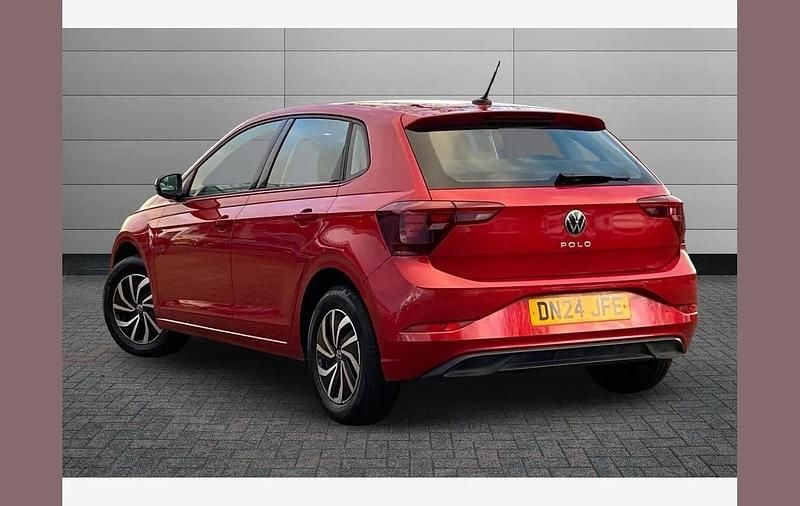 Used VW Polo Life 95 HP (69 kW) 2024 Red Hatchback