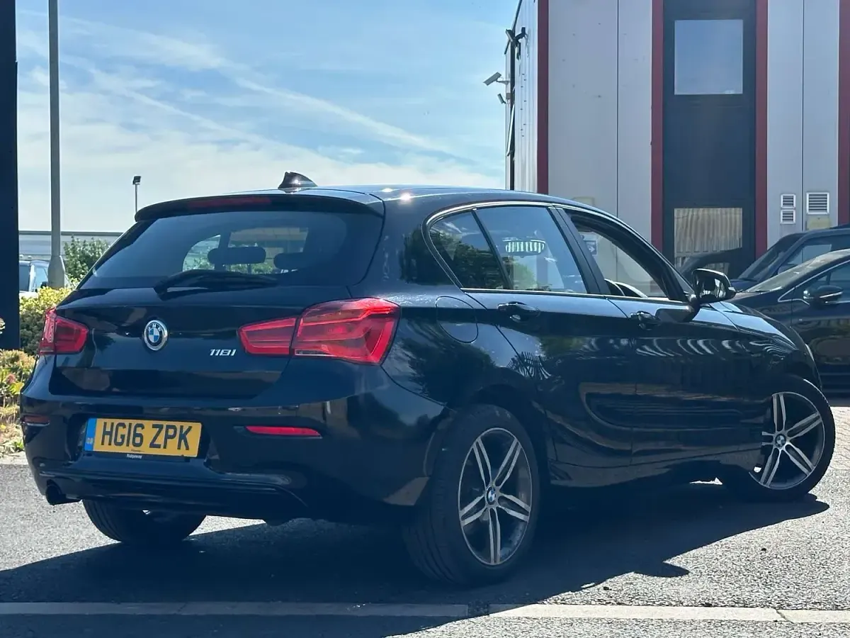 Used BMW 118 Sport Line 136 HP (100 kW) 2016 Black Hatchback