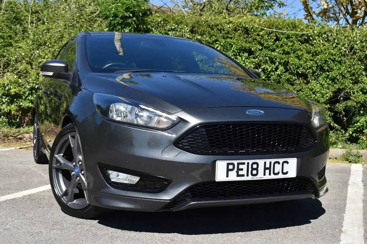 Used Ford Focus ST-Line X 140 HP (102 kW) 2018 Grey Hatchback