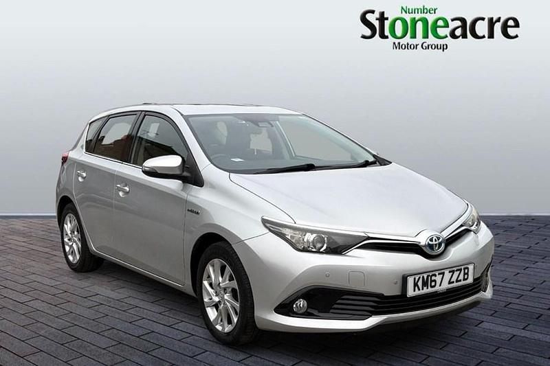 Used 2017 Toyota Auris Hybrid Business Edition | £11,995 (Fair price) - Image 1/1