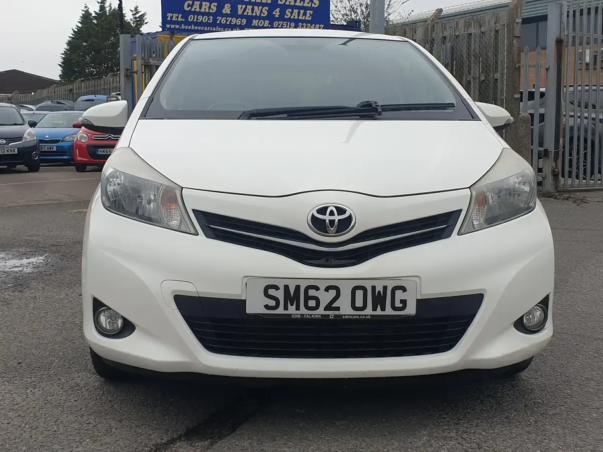 Used Toyota Yaris Trend 99 HP (72 kW) 2013 White Hatchback