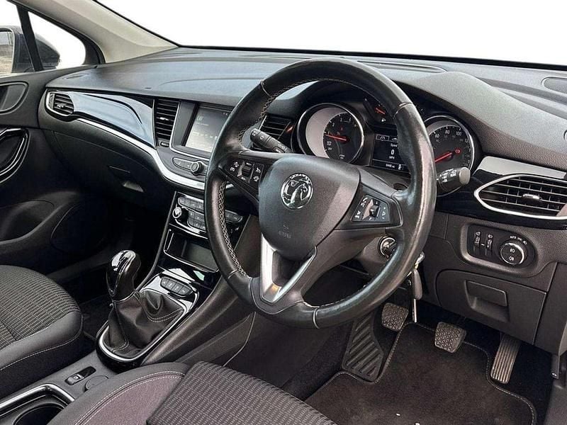 Begagnad Vauxhall Astra Edition 143 HK (105 kW) 2021 Vit Halvkombi