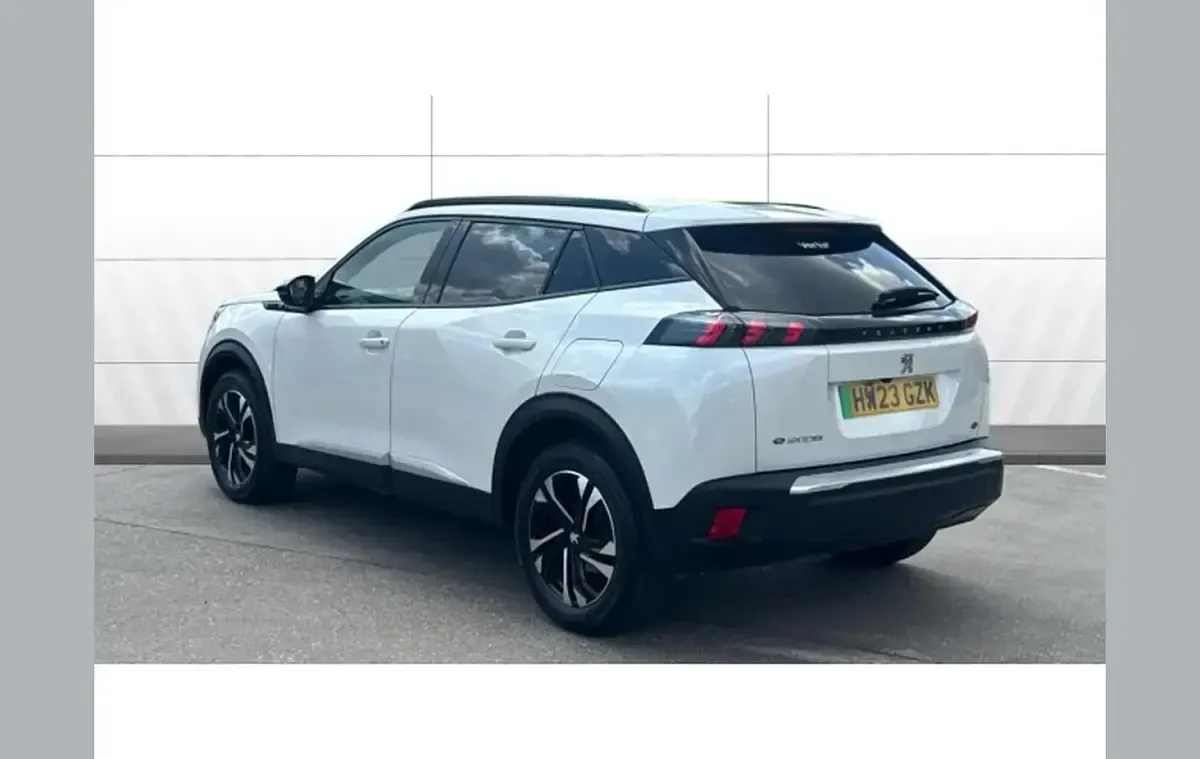 Used Peugeot e-2008 Allure+ 100 kW (136 HP) 2023 White SUV