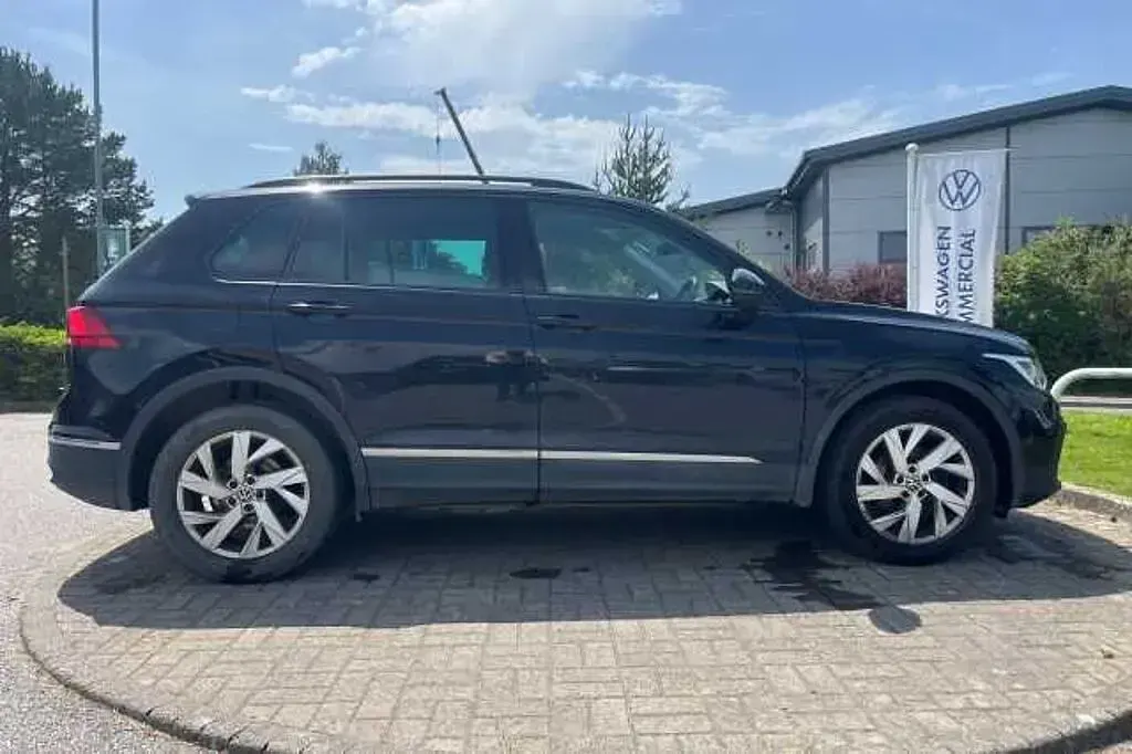 Used VW Tiguan Life 150 HP (110 kW) 2022 Black SUV
